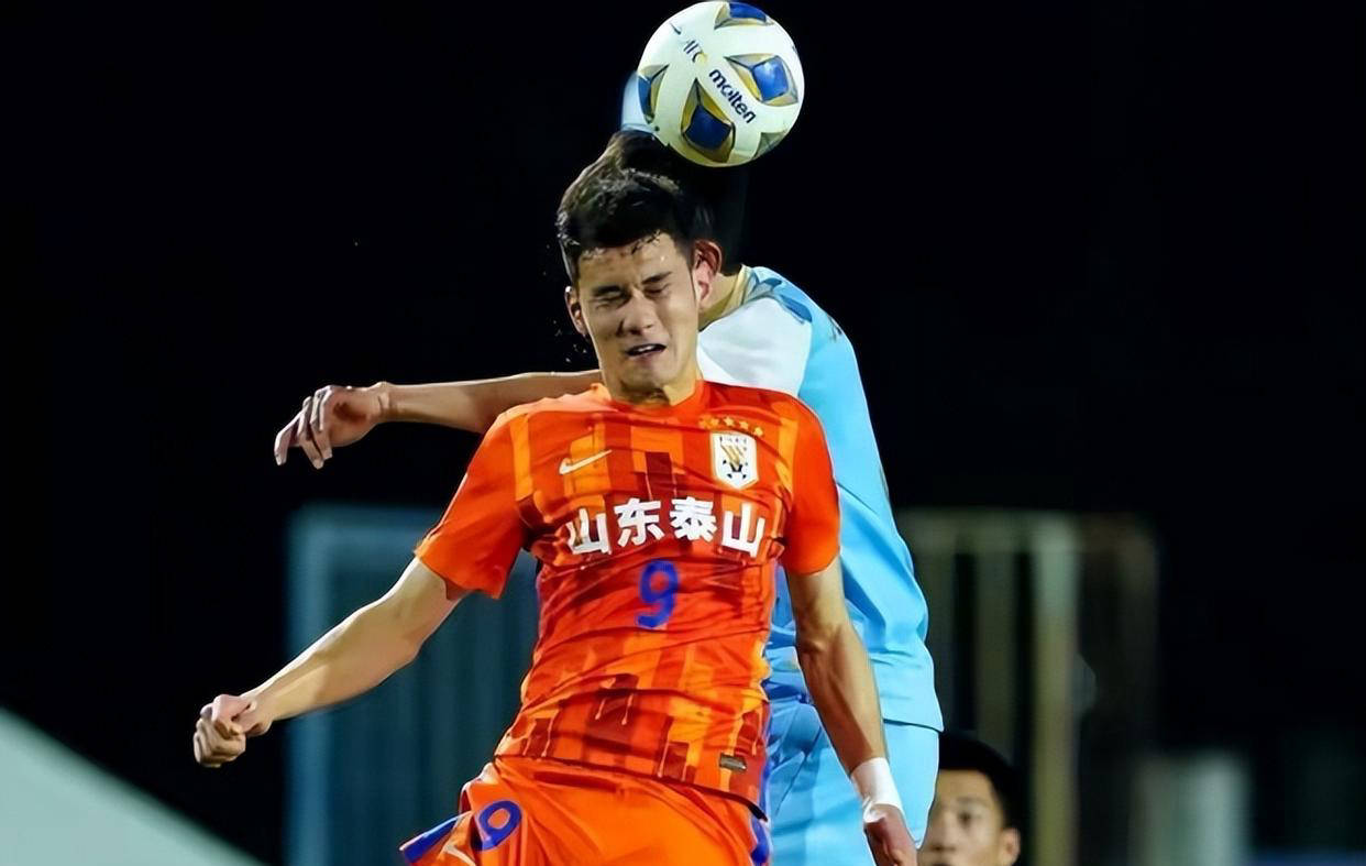 包含成都蓉城迎荷甲关键赛，转会期状态回暖，更衣室稳定，控场能力受关注的词条-爱游戏